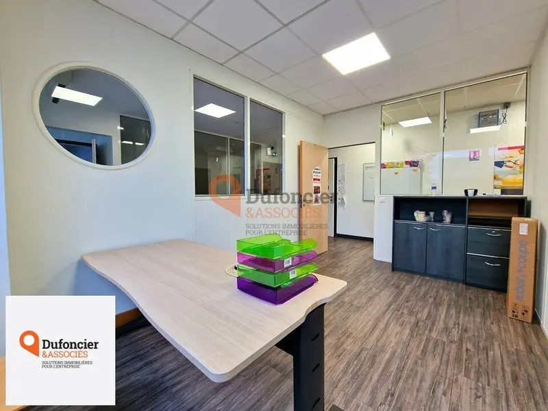A vendre Locaux d'activité 1234m² Poitiers