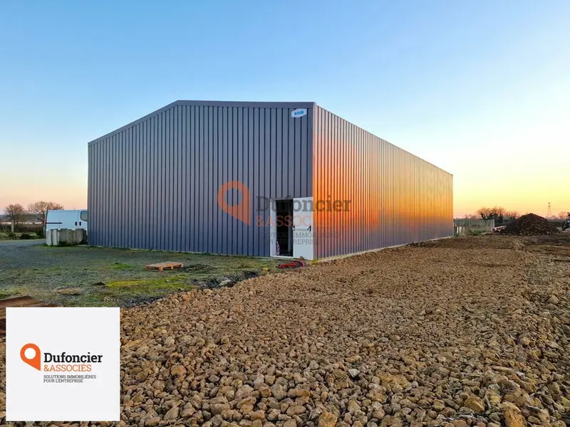 Entrepôt / Activité à vendre - Bouresse (86410) - 384 m²