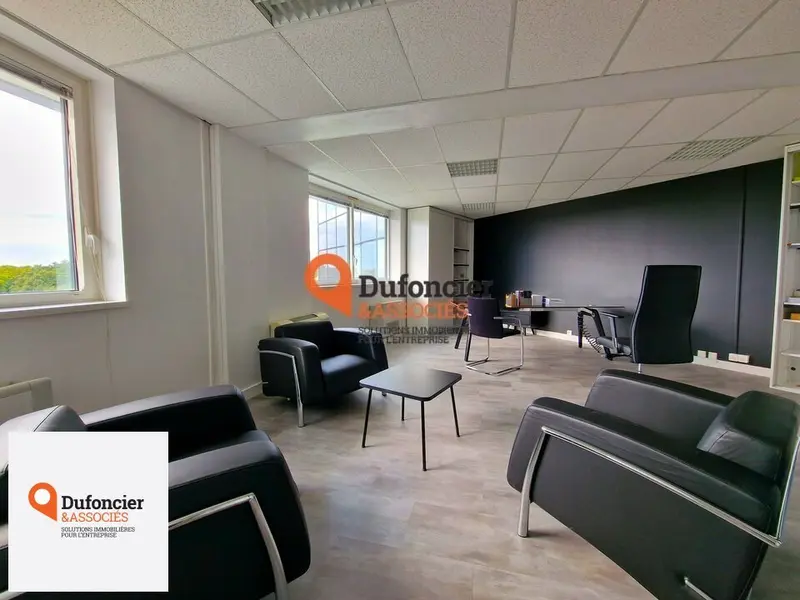 A louer Bureaux 1027m² Chasseneuil-du-Poitou