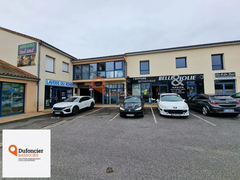 POITIERS : BUREAUX RÉNOVÉS 140M² À VENDRE - SECTEUR EST - ERP 5 