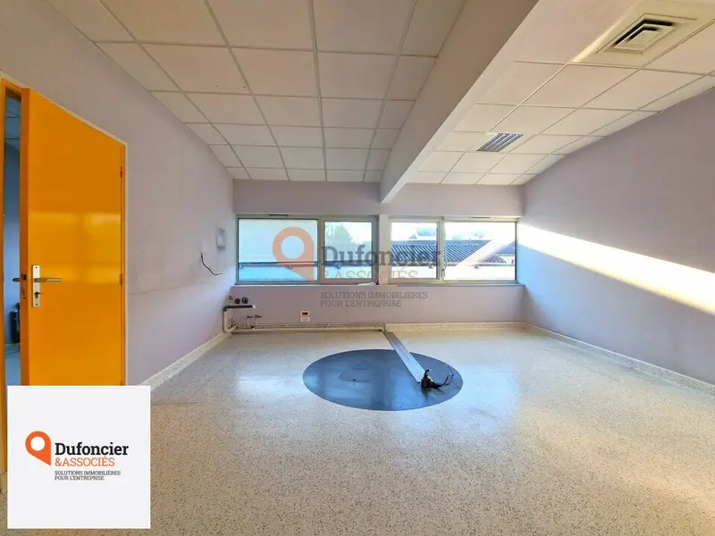 POITIERS QUARTIER DE LA CITE JUDICIAIRE BUREAUX A VENDRE 115M²