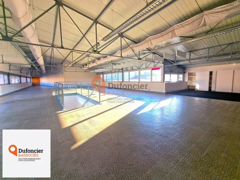 CITE JUDICIAIRE POITIERS - BUREAUX A VENDRE 387M² - PARKING