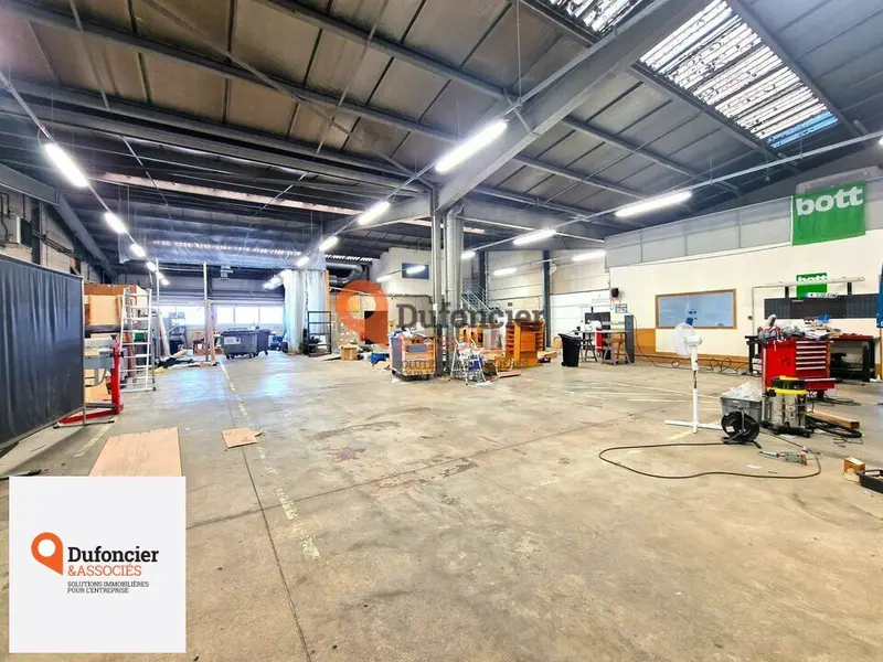 Entrepôt / Activité à vendre - Poitiers (86000) - 1900 m²