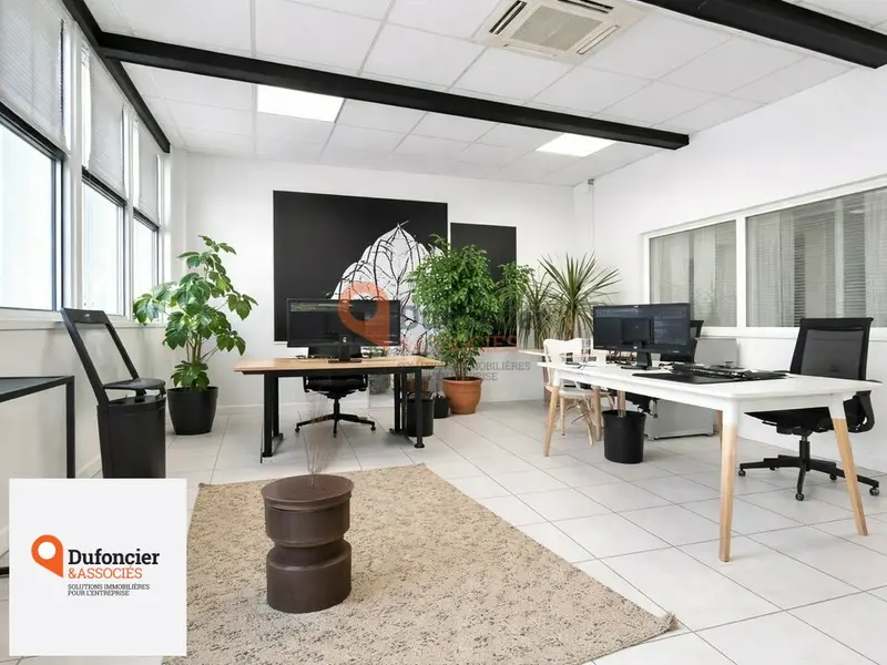 Entrepôt / Activité à louer - Poitiers (86000) - 300 m² - 2 000 €/mois