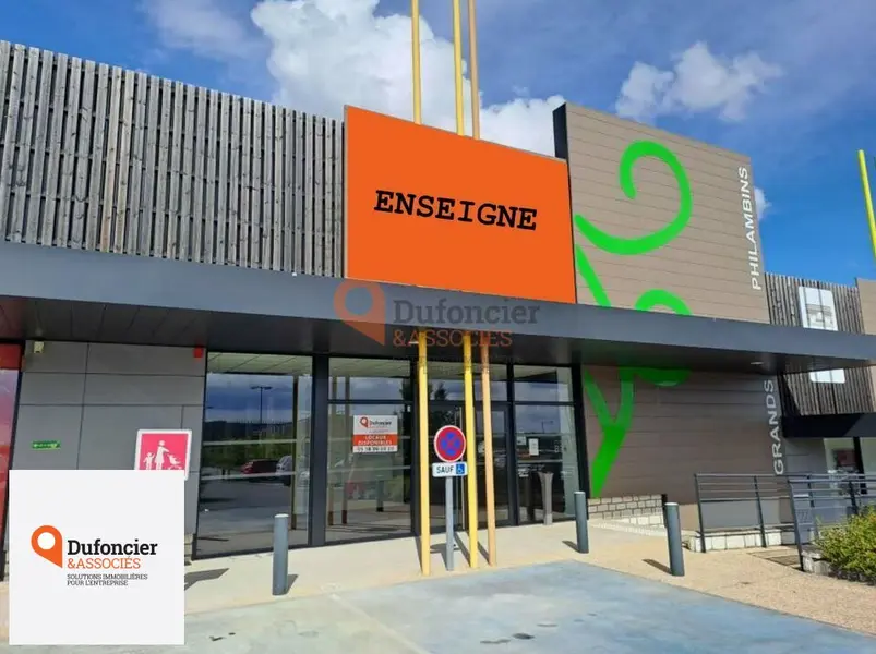 Local Commercial à louer - Chasseneuil-Du-Poitou (86360) - 350 m² - 3 750 €/mois