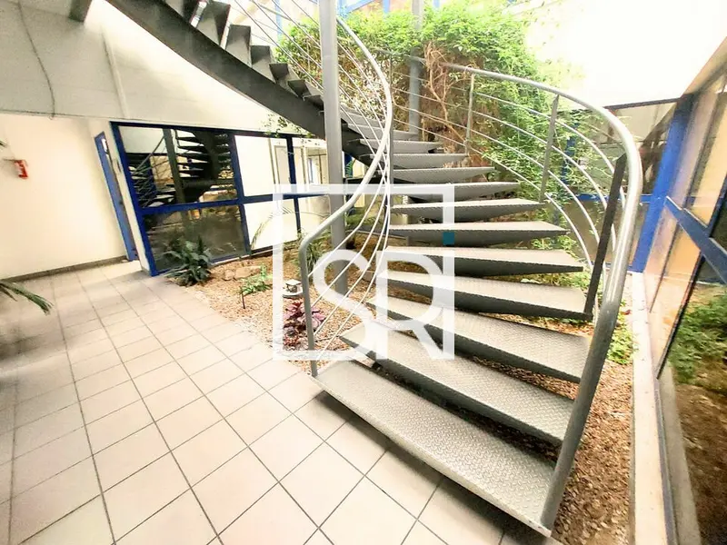 Bureau à louer - Clermont-Ferrand (63100) - 577 m² - 4 543 €/mois