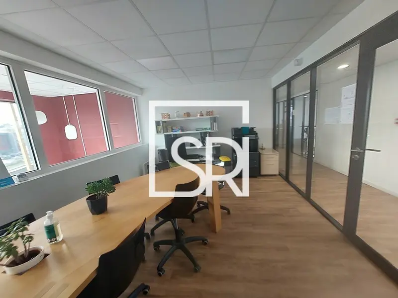 Bureau à louer - Clermont-Ferrand (63000) - 242 m² - 2 823 €/mois
