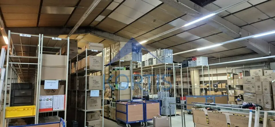 A vendre Locaux d'activité 1833m² Charnay-lès-Mâcon