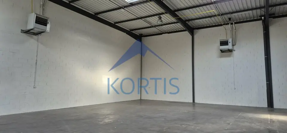 À LOUER  Locaux d'activité et bureaux  493 m²