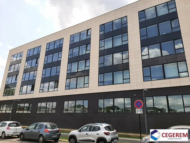 Bureau à louer - Lisses (91090) - 60 m² - 4 576 €/mois