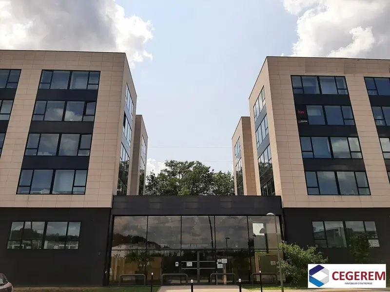 A VENDRE BUREAU LOUE DE 30 M2 A EVRY