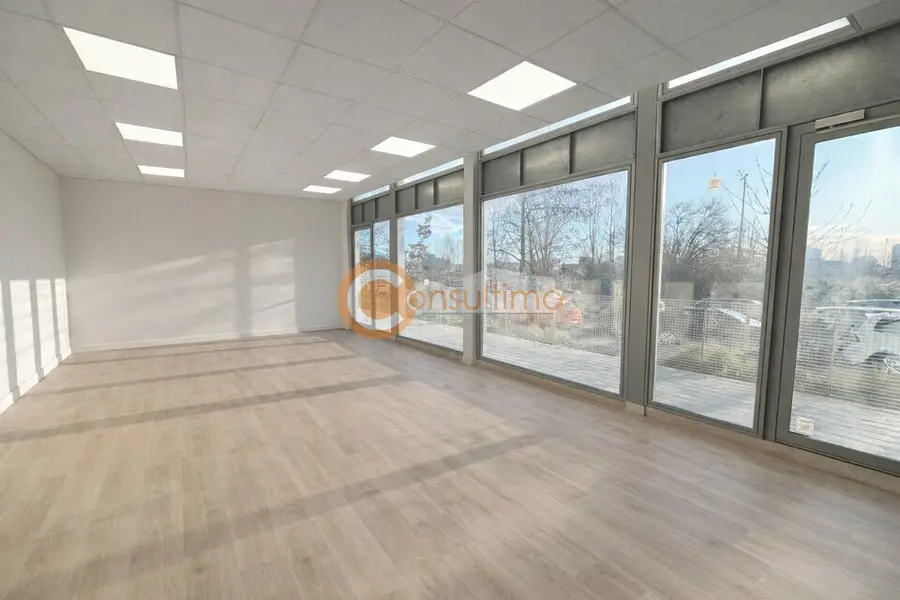 Local Commercial à louer - Bordeaux (33300) - 95 m² - 1 543 €/mois