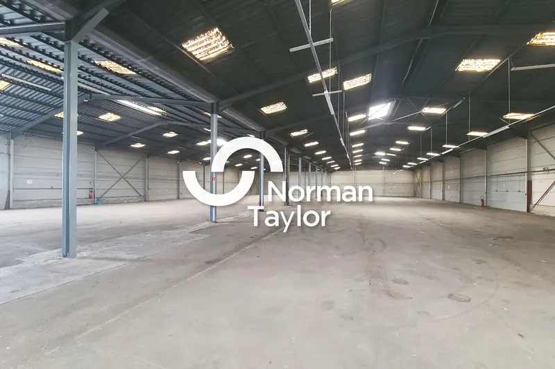 Local d'activité de 1 905 m² à louer  Sète