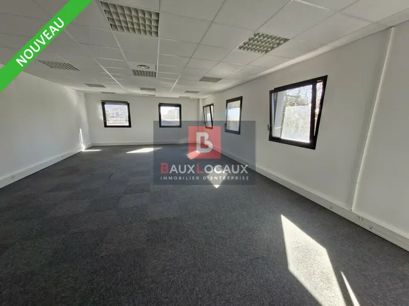 A LOUER BUREAU DE 66M2 EN 1er ETAGE  ZI LA JALASSIERE A EGUILLES