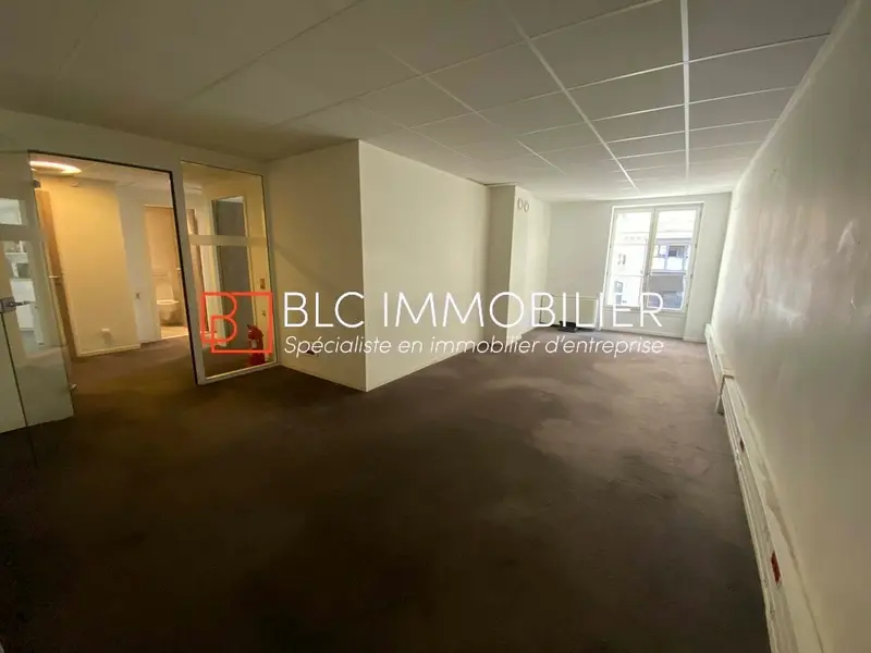 BUREAUX A LOUER 1er ETAGE RUE DE LA REPUBLIQUE 13002