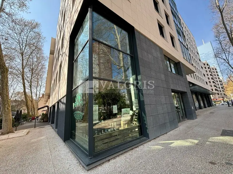 A louer Local commercial  126.2m² Lyon 03