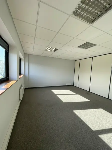 A LOUER - BUREAUX - VANNES EST