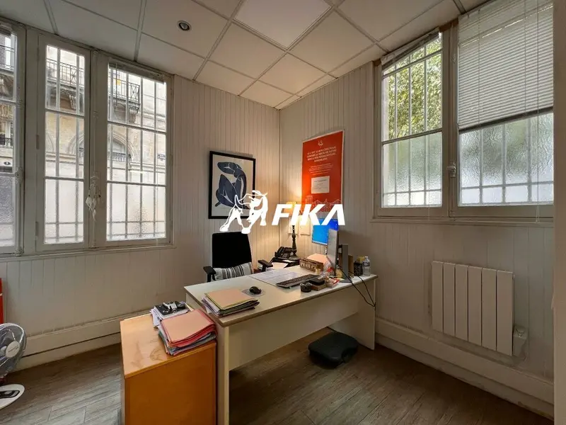 Local professionnel - A vendre - 189 m² (33000) BORDEAUX