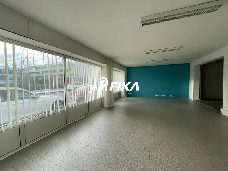 A vendre - local commercial de 200 m² - centre ville FLOIRAC (33270)