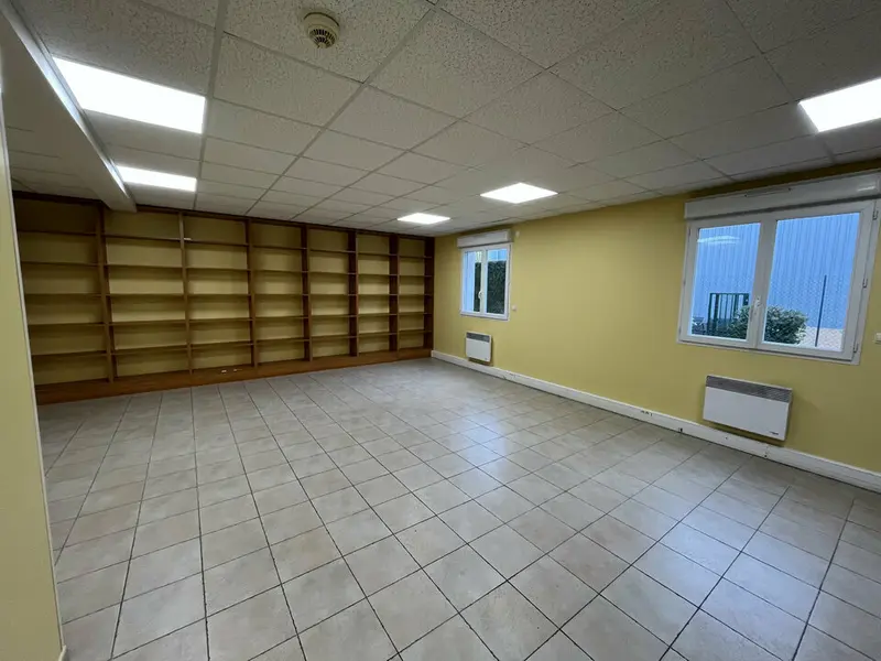 BUREAUX A LOUER DISPONIBLE IMMEDIATEMENT