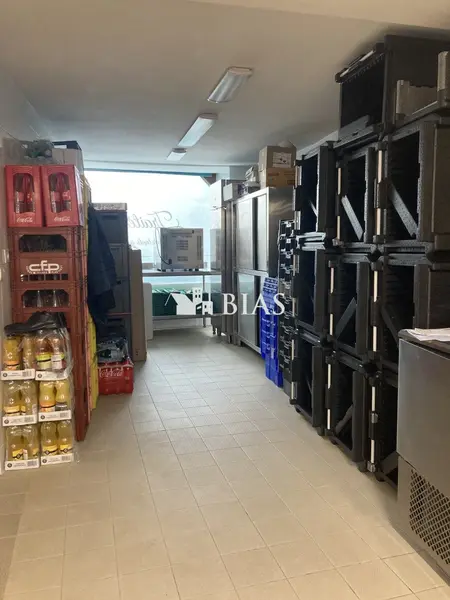 Local Commercial à vendre -  - 210 m²