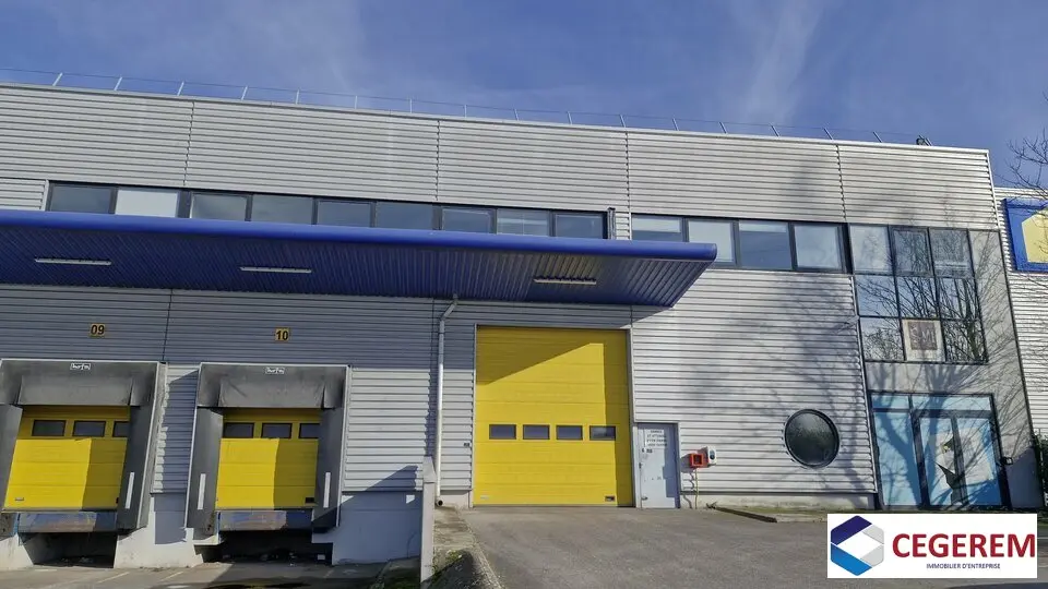 Entrepôt / Activité à louer - Combs-La-Ville (77380) - 1835 m² - 12 233 €/mois
