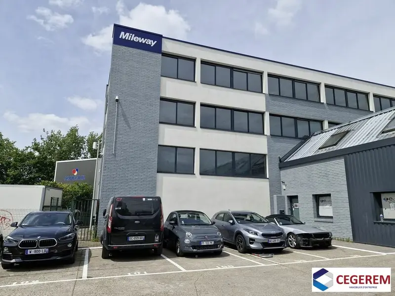 BUREAUX  DE 1 093 m2 A EVRY