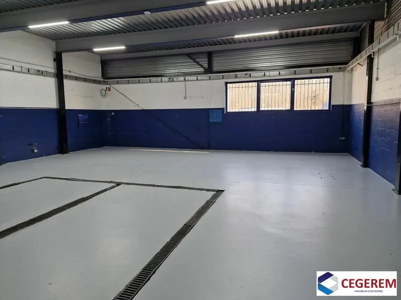 A OZOIR LA FERRIERE BUREAU DE 40M2 A LOUER