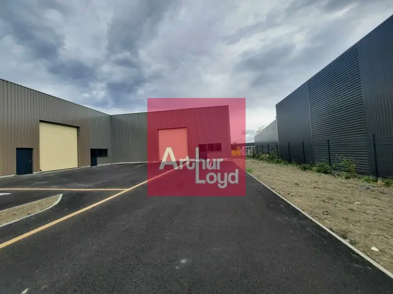 Entrepôt / Activité à louer - Le Cendre (63670) - 421 m² - 2 982 €/mois