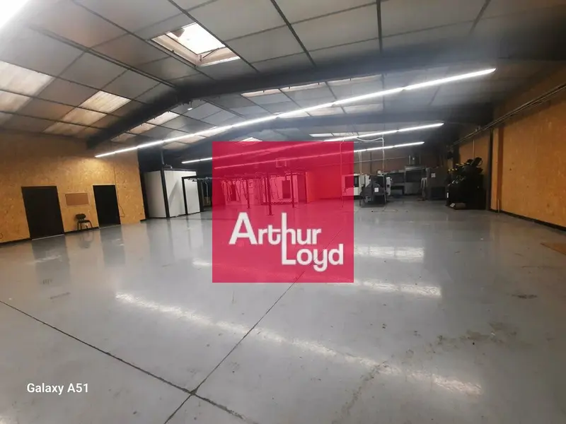 AUBIERE ZAC DES RIBES A LOUER LOCAL ACTIVITE 510 M²