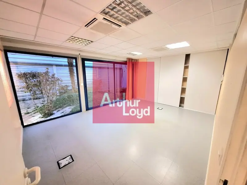 Bureau à louer - Riom (63200) - 330 m² - 3 800 €/mois