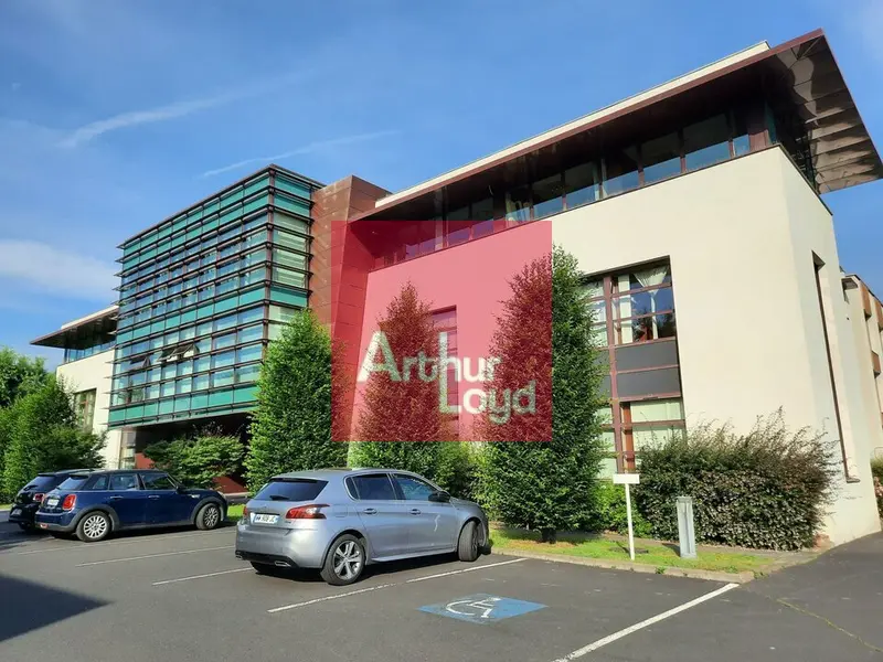 Bureau à louer - Clermont-Ferrand (63000) - 1350 m² - 17 437 €/mois