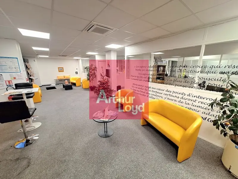 Bureau à louer - Clermont-Ferrand (63100) - 220 m² - 2 083 €/mois