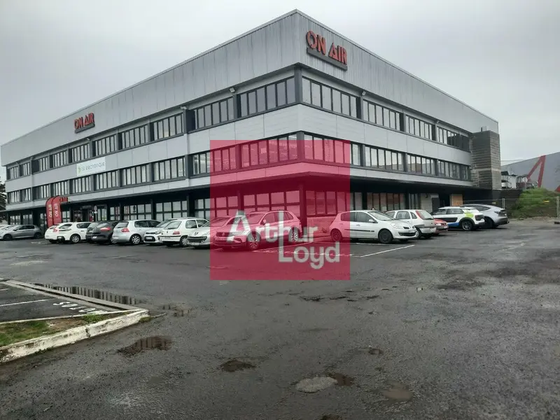 LEMPDES A LOUER LOCAL ACTIVITE 800 M²