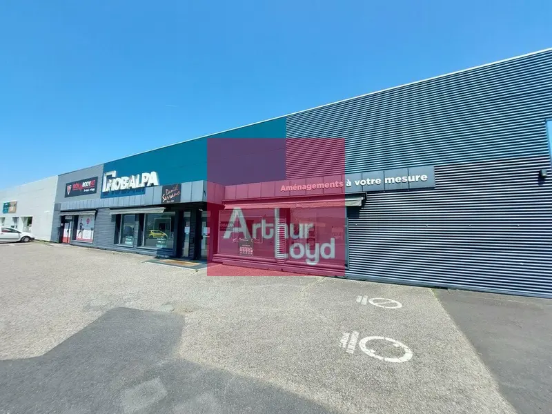COURNON A LOUER LOCAL COMMERCIAL 560M² 
