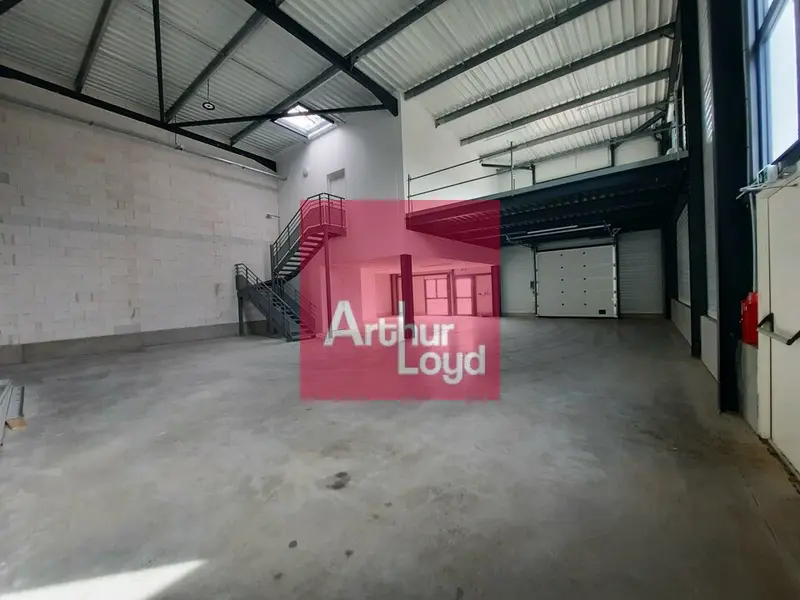 Entrepôt / Activité à louer - Clermont-Ferrand (63100) - 323 m² - 2 058 €/mois