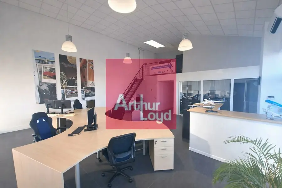 CEBAZAT / LADOUX  A LOUER BUREAUX 160M² 