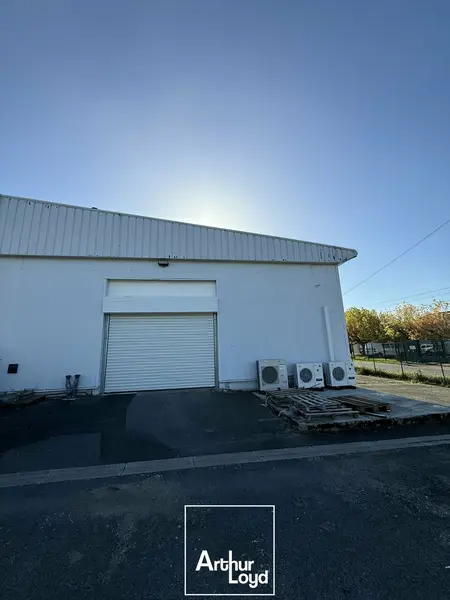 A vendre Locaux d'activité 1455m² Chartrier-Ferrière