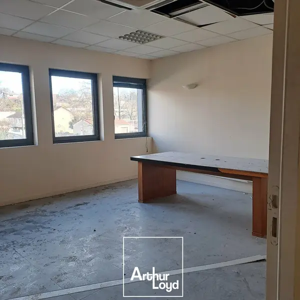 A louer Bureaux 324m² Souillac