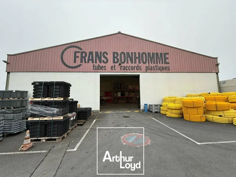 A vendre Locaux d'activité 1175m² Brive-la-Gaillarde