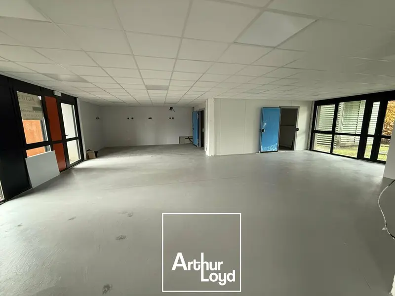 Local commercial/Bureaux  174 m² accessibles PMR  Brive-la-Gaillarde