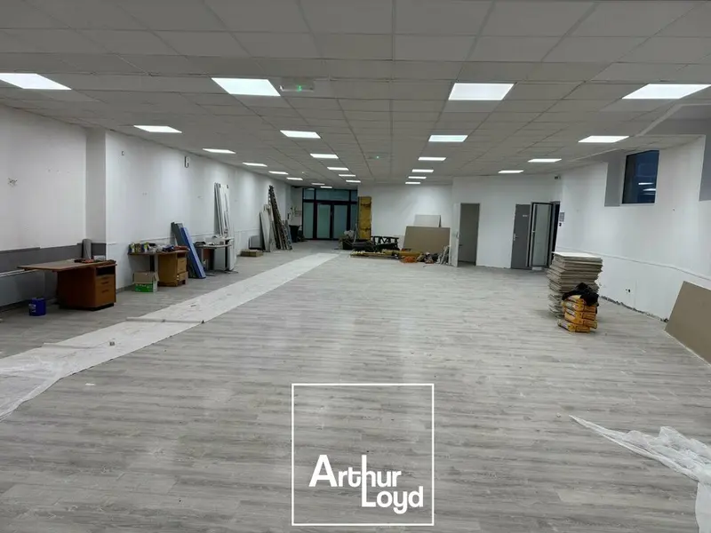 Local Commercial à louer - Brive-La-Gaillarde (19100) - 275 m² - 2 200 €/mois