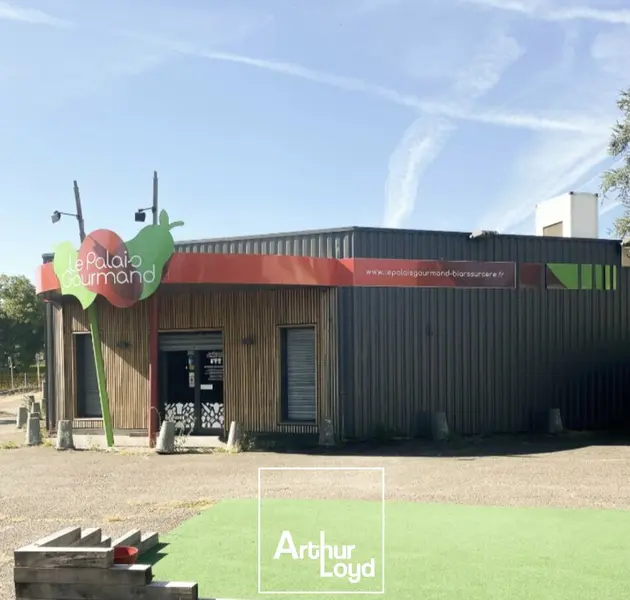 Local Commercial à louer - Belmont-Bretenoux (46130) - 490 m² - 2 000 €/mois