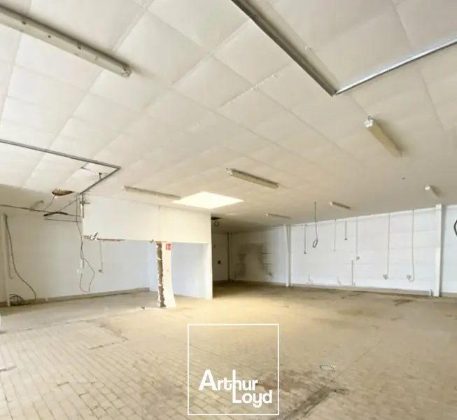 Entrepôt / Activité à louer - Chartrier-Ferrière (19600) - 457 m² - 2 500 €/mois