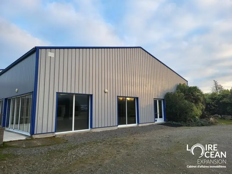 A vendre Locaux d'activité 220m² Saint-Michel-Chef-Chef