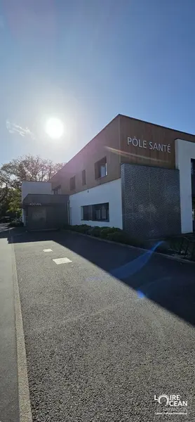 A VENDRE - LOCAL PROFESSIONNEL - HERBIGNAC