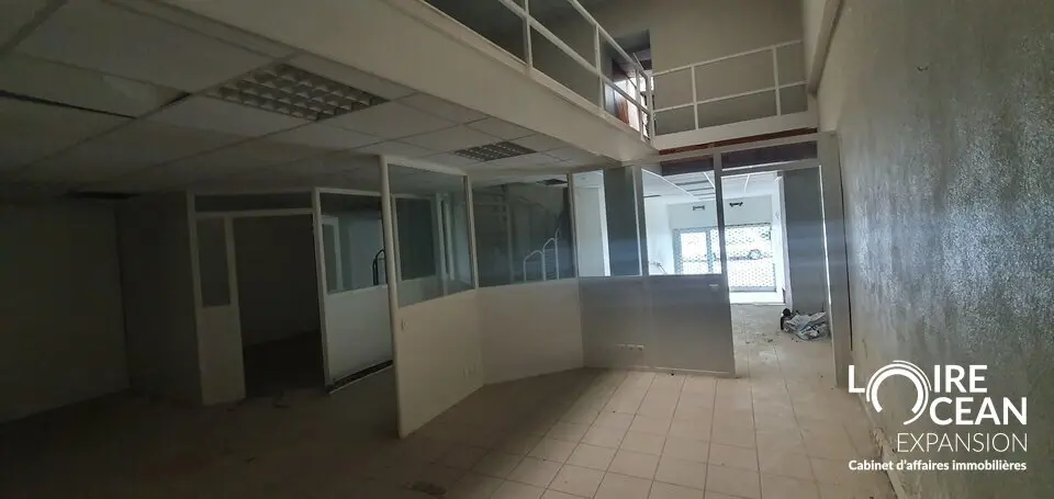 À LOUER  LOCAL COMMERCIAL AVEC ESPACE ATELIER  