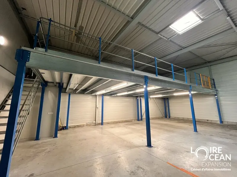 A VENDRE - LOCAL D'ACTIVITÉS - 330m2
