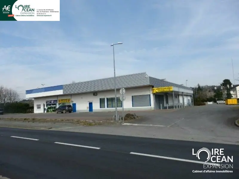 A louer Local commercial  980m² Saint-Étienne-de-Montluc