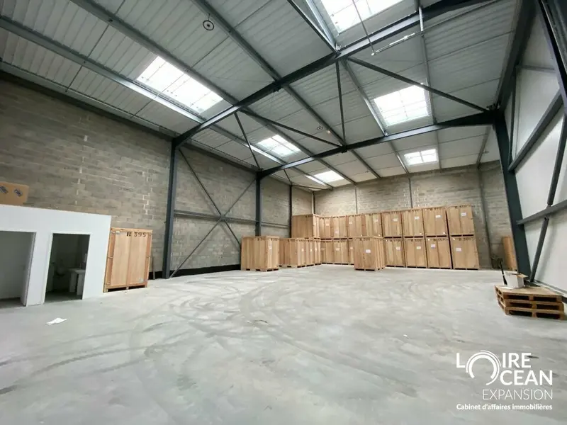 Entrepôt / Activité à louer - Carquefou (44470) - 808 m² - 7 083 €/mois